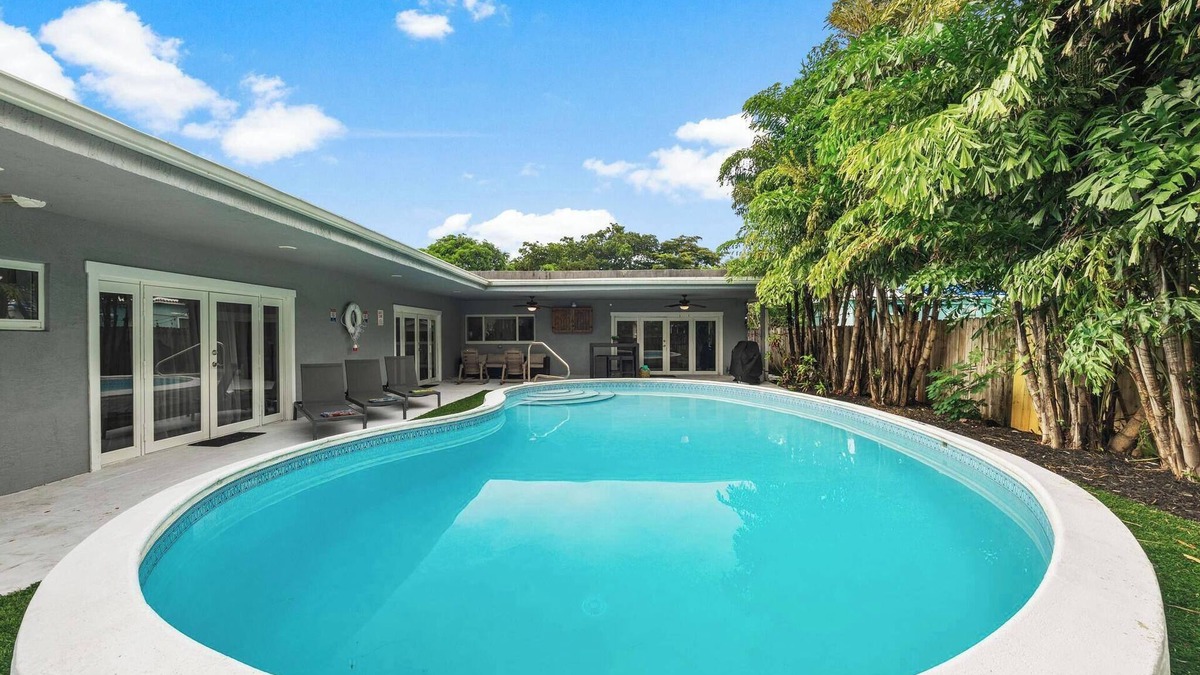 South Lake House | Elegant Hollywood Escape: Your Perfect Retreat!