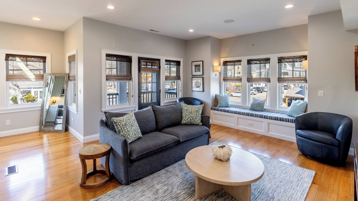 Fifth Ward Condo | Elegant Home Walking Distance To Newport Harbor, Brenton Point and Downtown