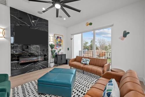 Greater Third Ward Villa | Elegant home with Houston cityscape and rooftop