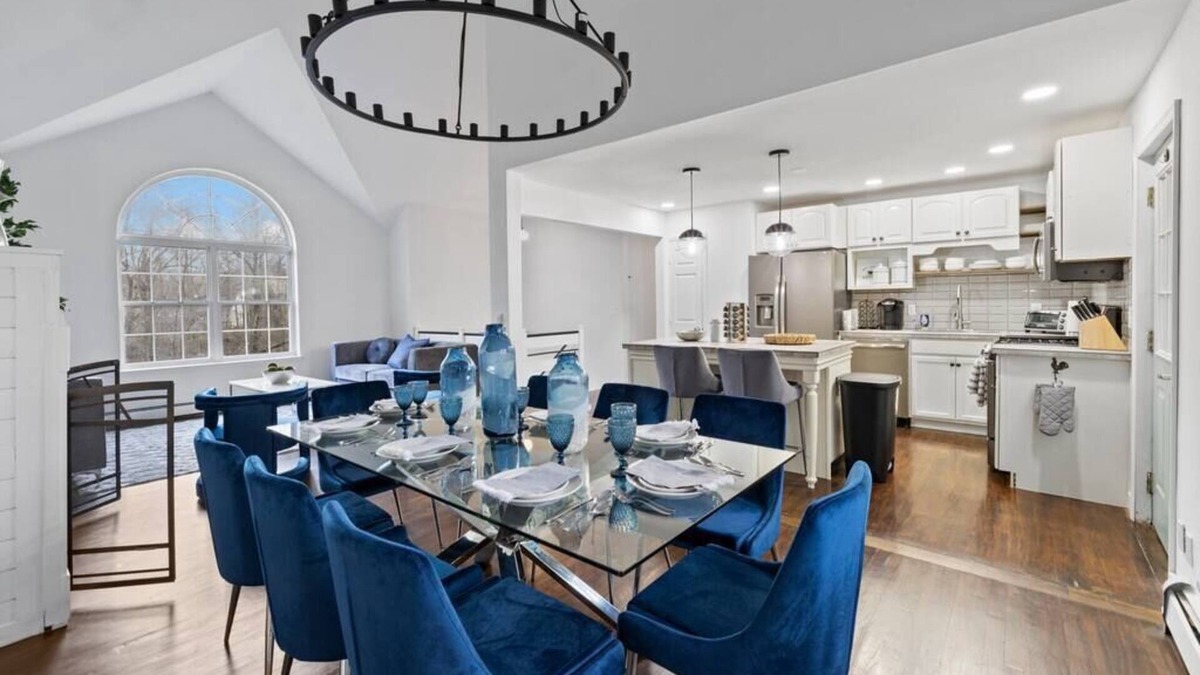 Blooming Grove House | Elegant House, Beautiful Nature 6.5 Acres of Woods