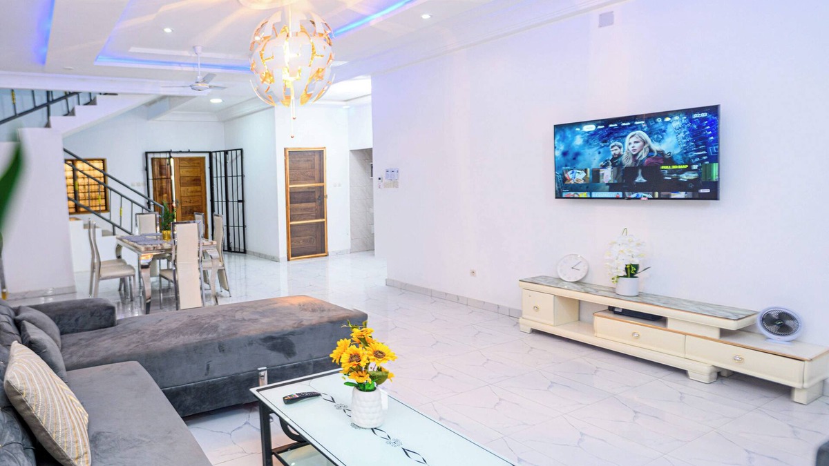 Lome House | Elegant House near the Beach in Lomé, agbavi – A/C & Wi-Fi Included