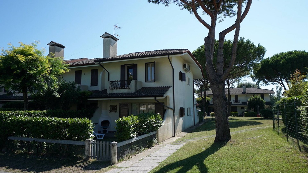 Porto Santa Margherita Villa | Elegant villa with pool and barbecue