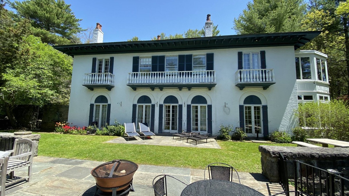 Manchester-by-the-Sea House | Elegant Italian Villa On The Scenic Coast of New England