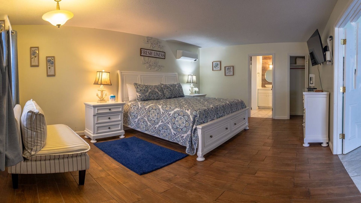 Ellsworth Apartment | Elegant Jacuzzi Suite Absolute Luxury and Comfort