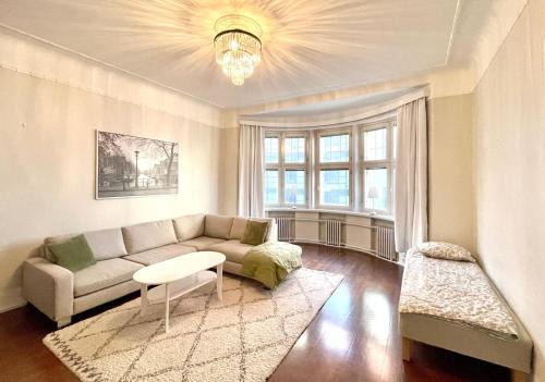 Kluuvi Apartment | Elegant Jugend city retreat 79m2