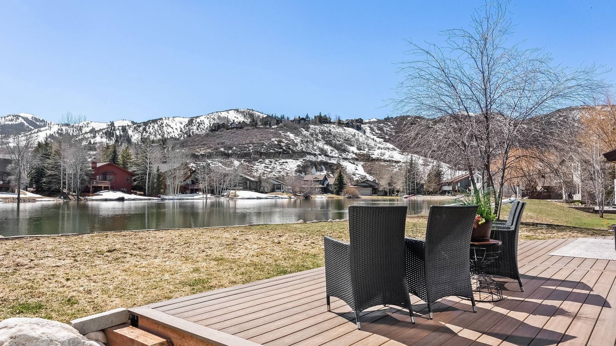 South Snyderville Basin House | Elegant Lakefront Haven: 4 Bedrooms, 5.5 Baths in Park City - Summer Getaway!