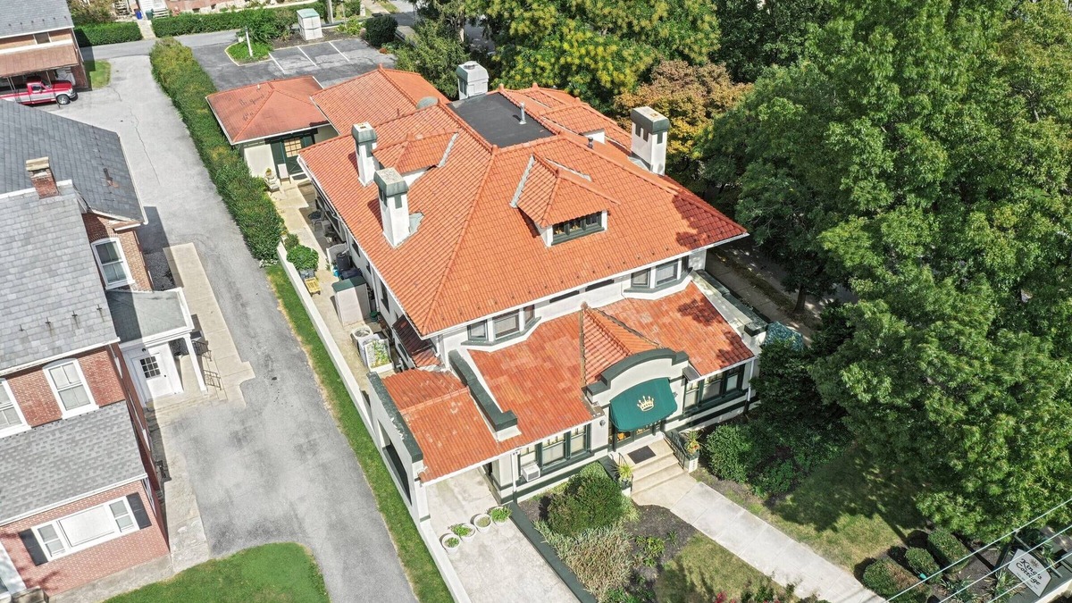 Lancaster House | Elegant Lancaster Mansion w/Gameroom & Firepit- Walk To Downtown Lancaster!