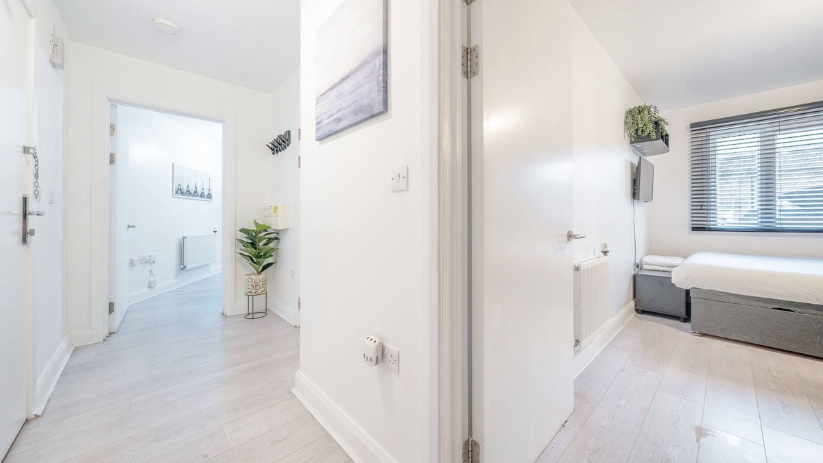 Evelyn Condo | Elegant London Apartment w/Balcony – Walk to Tower Bridge & Southbank