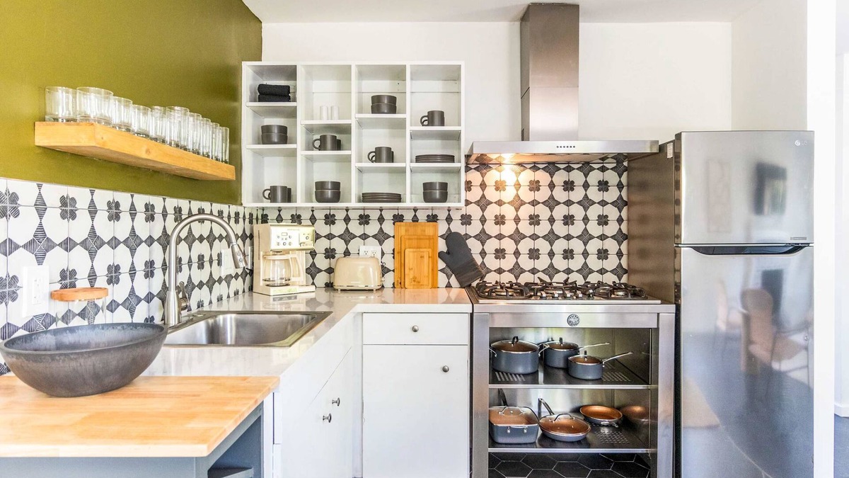 Bixby North House | Elegant Long Beach Getaway - 2 Units & Patio