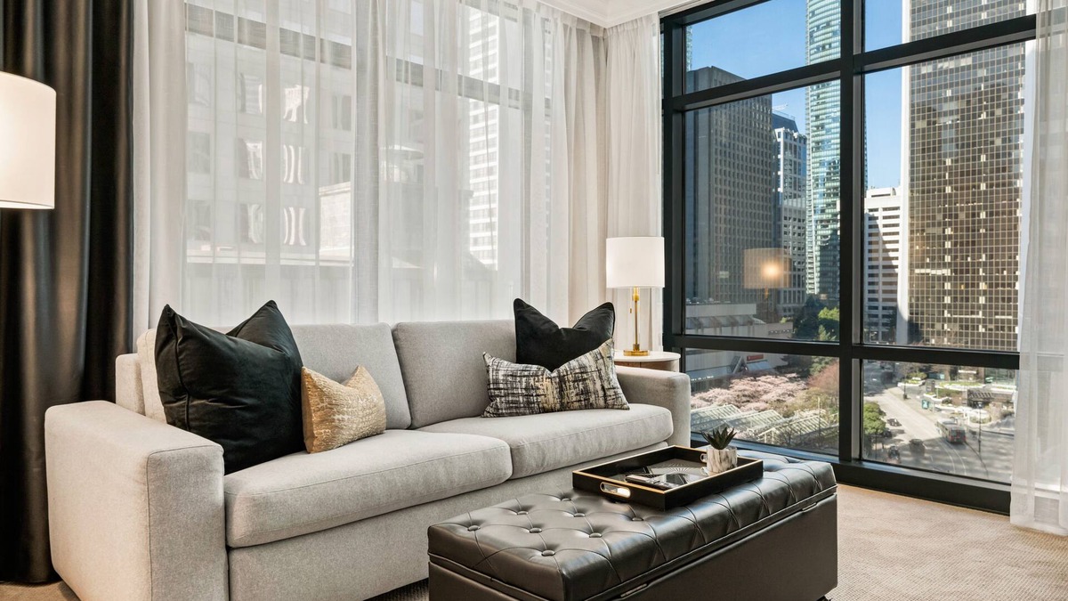 Coal Harbour Apartment | Elegant Luxury: 2 Beds King&Queen - 3 min walk to Convention Ctr | Valet Parking