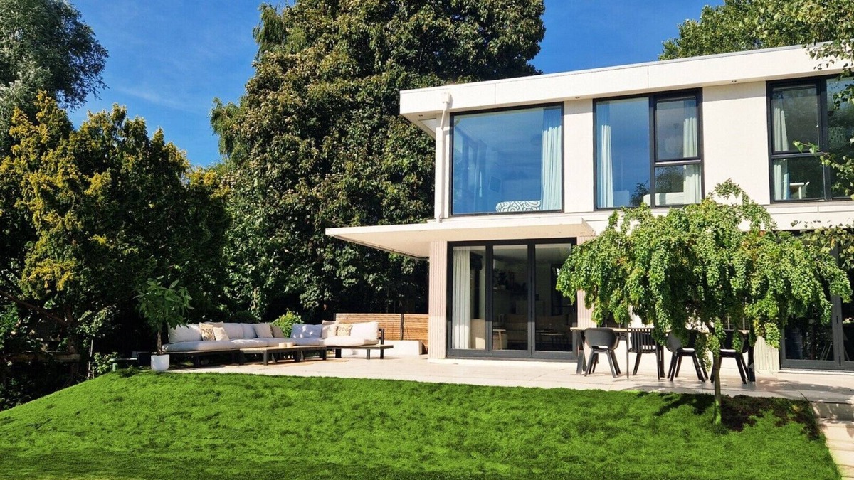 Leidschenveen-Ypenburg House | Elegant Luxury Villa with Spacious Garden - Perfect for Families and Friends