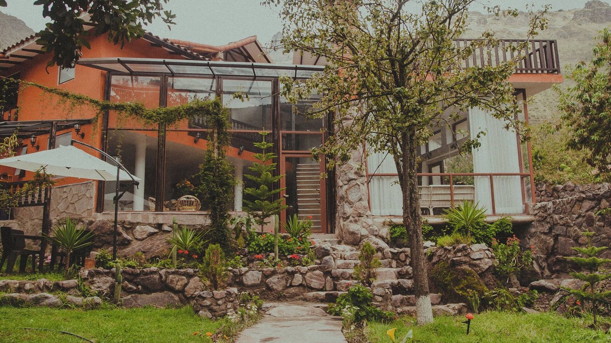 Huaran House | Elegant Main House + Fully Equipped Guest Casita