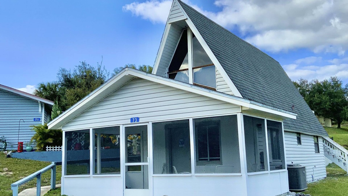 Vacation Village House | Elegant Mermaid-themed A-Frame Home: 30-40 min to Disney & Universal theme parks