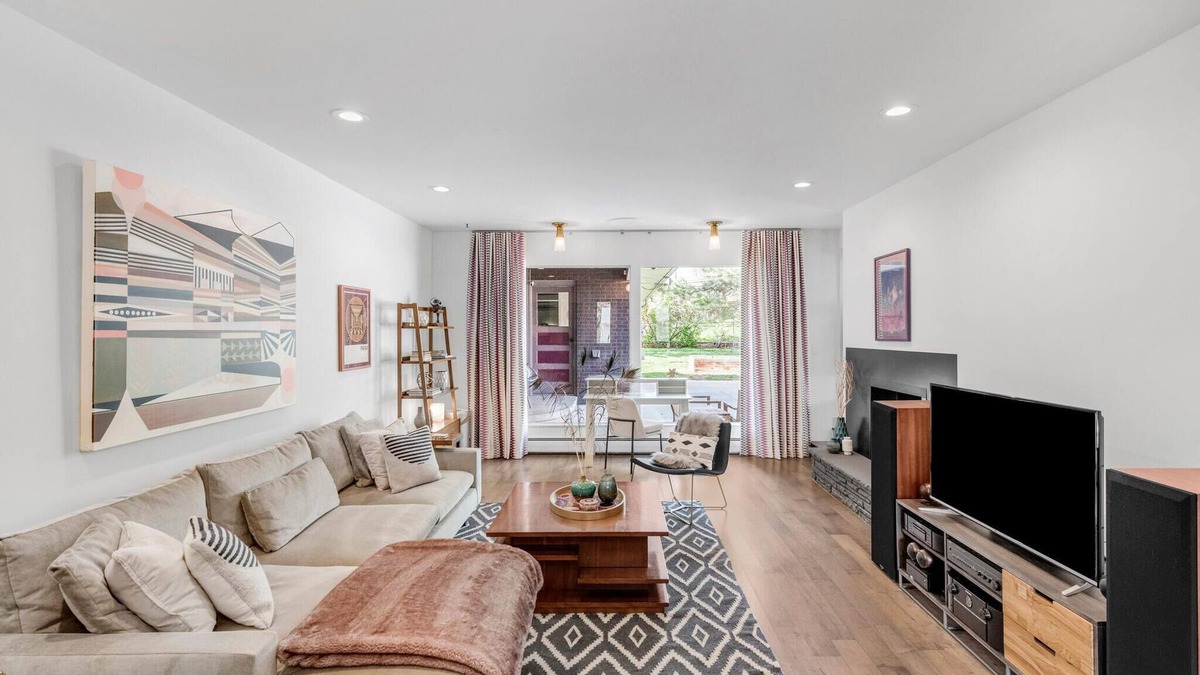 Central Boulder House | Elegant Mid Century Modern Ranch - Walk to Pearl and Hiking! EV Charger on Site.