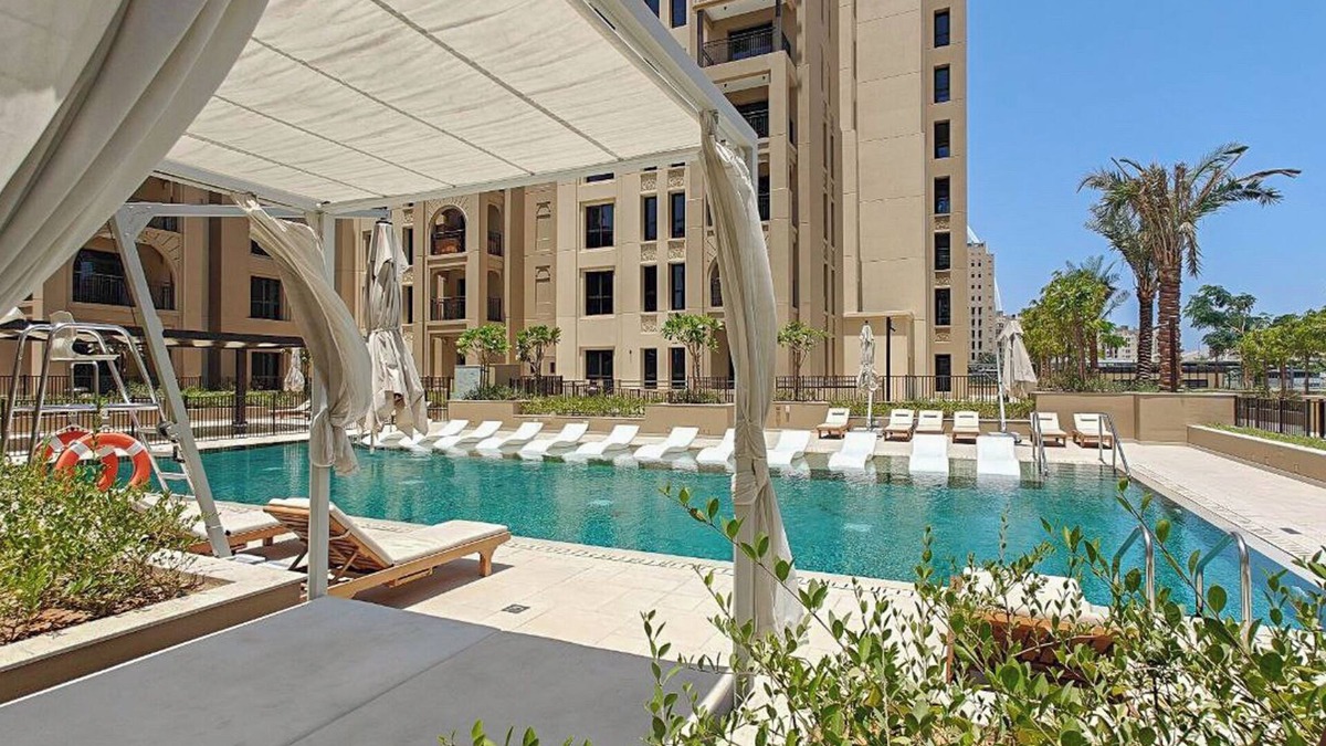 Umm Suqeim 3 Apartment | Elegant MJL Pool View Near Burj Al Arab