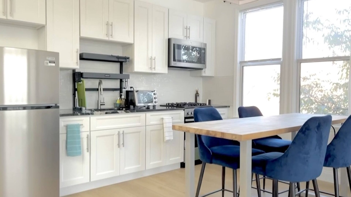 Queens Apartment | Elegant Modern and Spacious Loft Studio w/King Bed