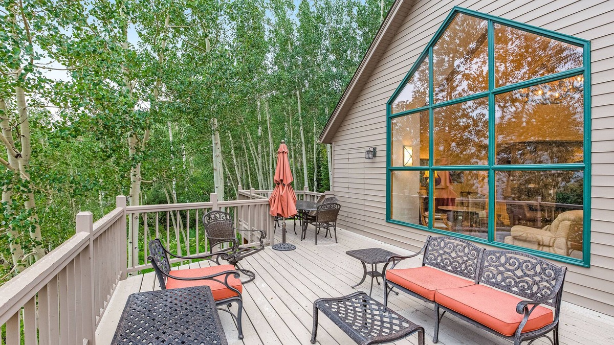 Aspen House | Elegant mountain escape with stunning view, spacious deck & fireplace