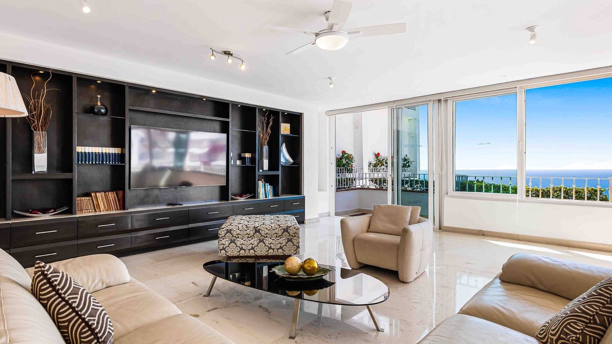 Conchas Chinas House | Elegant multi-level penthouse with rooftop Jacuzzi, bay views, pool & game room