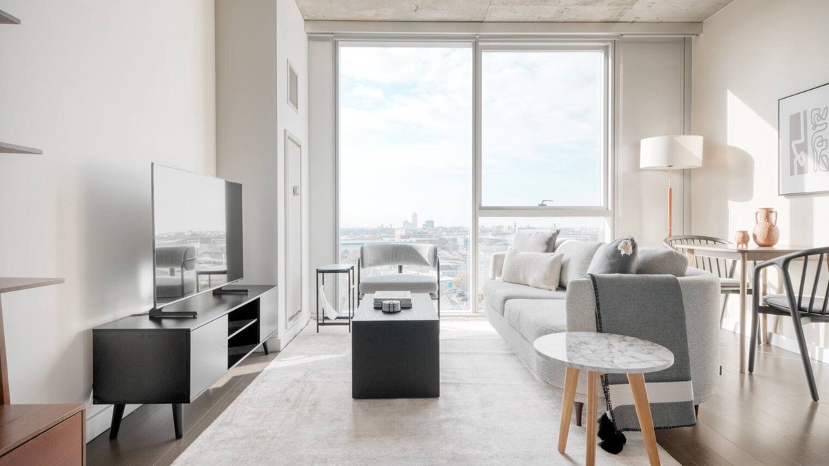 River North Apartment | Elegant Near North 1BR w/Doorman, W/D & Gym nr I-90, by Blueground