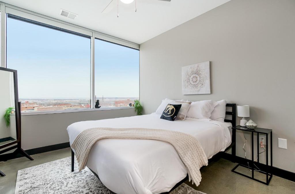 Downtown Kansas City Apartment | Elegant One Bedroom Condominium in the Heart of Downtown Kansas 901