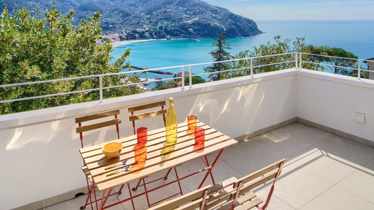 Valle Santa Apartment | Elegant, panoramic apartment for 6 people