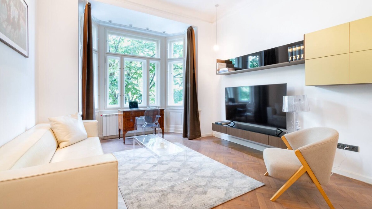 Stare Mesto Apartment | Elegant Paris Ave. apartment
