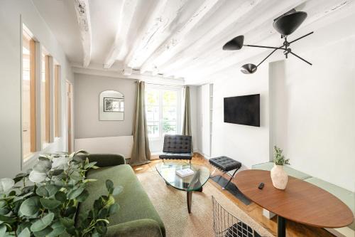 Arsenal Apartment | Elegant Parisian apartment, Place des Vosges