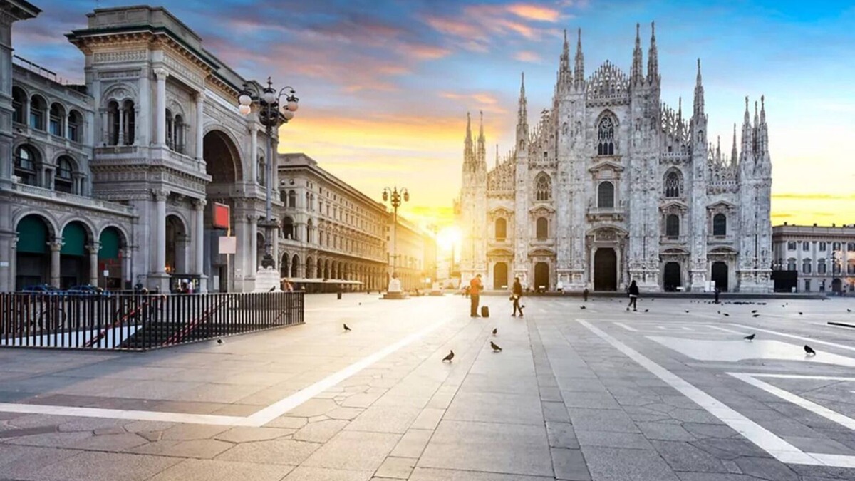 Central Station Apartment | Elegant Penthouse with Perimeter Terrace and Panoramic Views in Milan