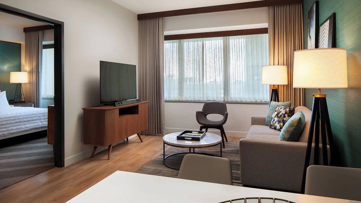 Central Business District Hotel | Elegant Pet Friendly Suite Near George R Brown Ctr