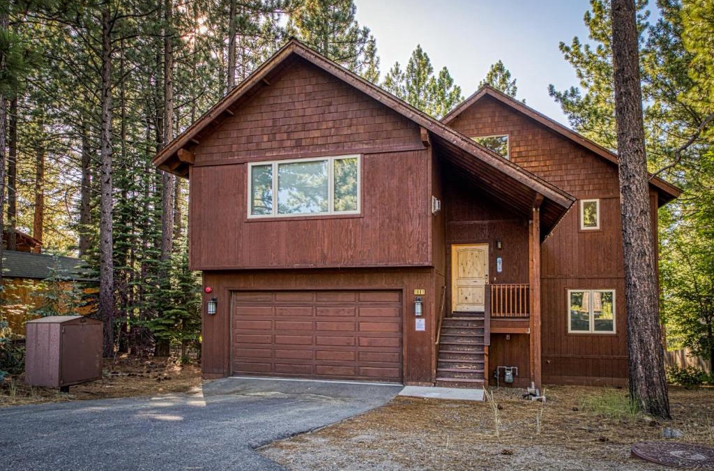 Pioneer Trail House | Elegant Pine