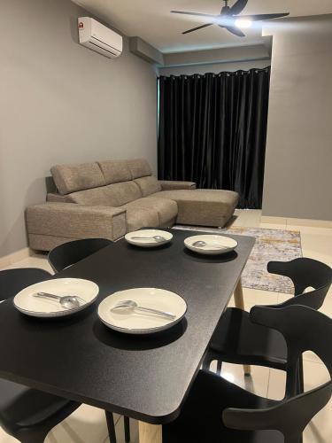 Sungai Buloh Apartment | Elegant Pool View Condo at Residensi Suasana Damai