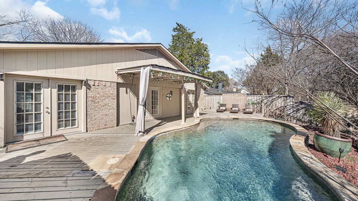 Lake Highlands House | Elegant Ranch Escape + Pool