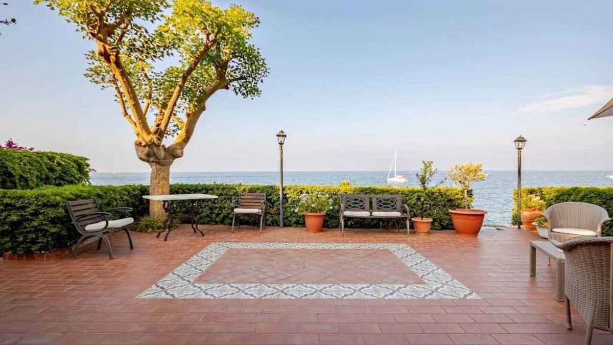 Altavilla Milicia House | Elegant residence on the rocks with exclusive sea views
