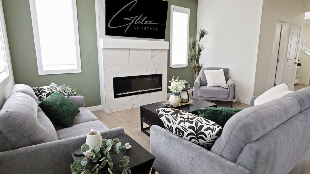 Northwest Edmonton House | Elegant Retreat: 4 King/3 Queen|Sleeps 14|Near WEM
