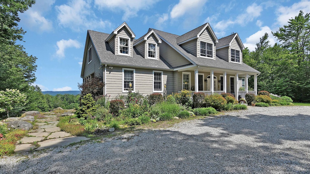Becket House | Elegant Retreat Available for First Time for the Holidays and Winter.