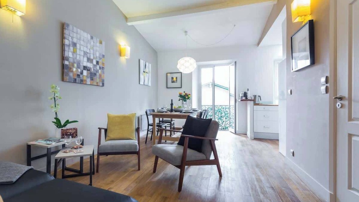 Villefranche-sur-Mer Apartment | Elegant Riviera Retreat | Steps to Beach & Dining