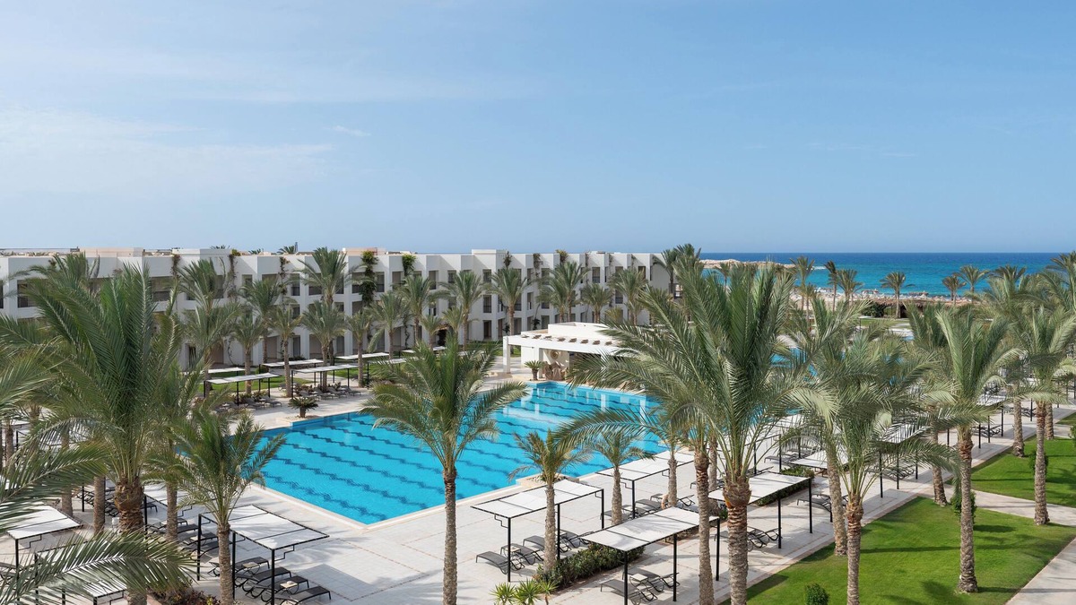 Marsa Matruh Hotel | Elegant Room Space Near Almaza's Pristine Beach | with Swimming Pool & Breakfast