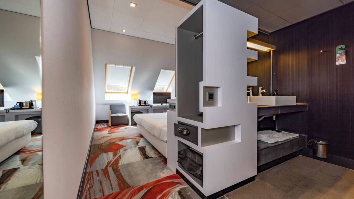 Uden Hotel | Elegant Room With Garden Views Parking Close to Local Attractions