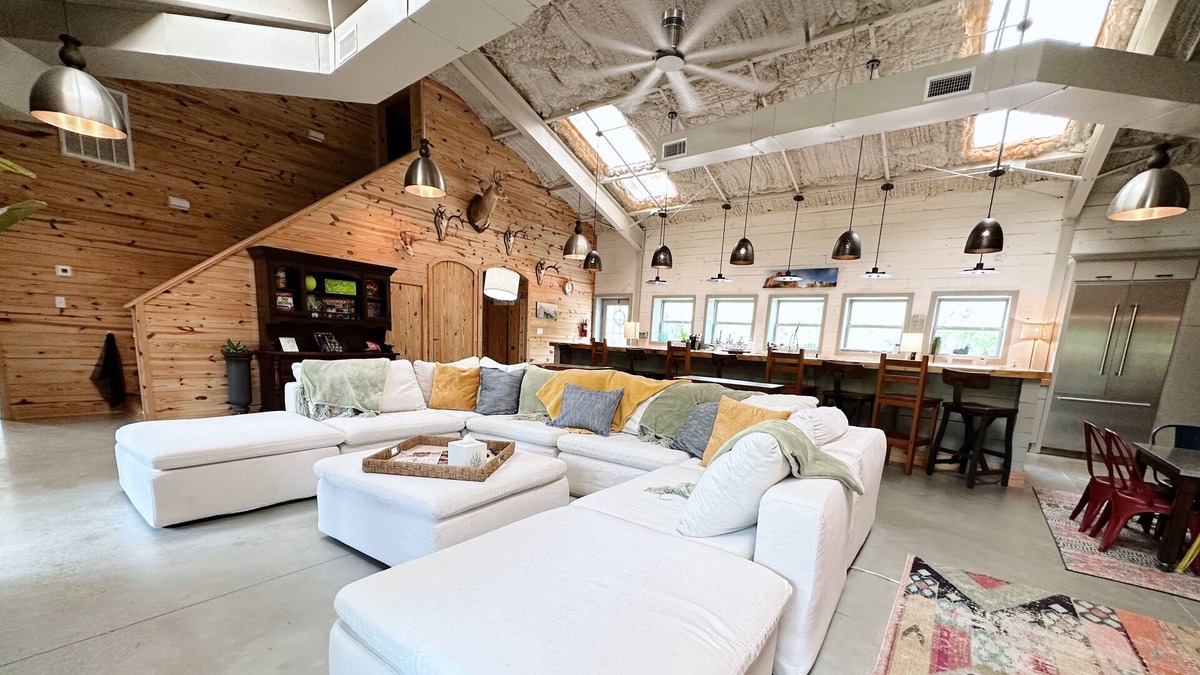 McNeill House | Elegant & Spacious Creekfront Getaway