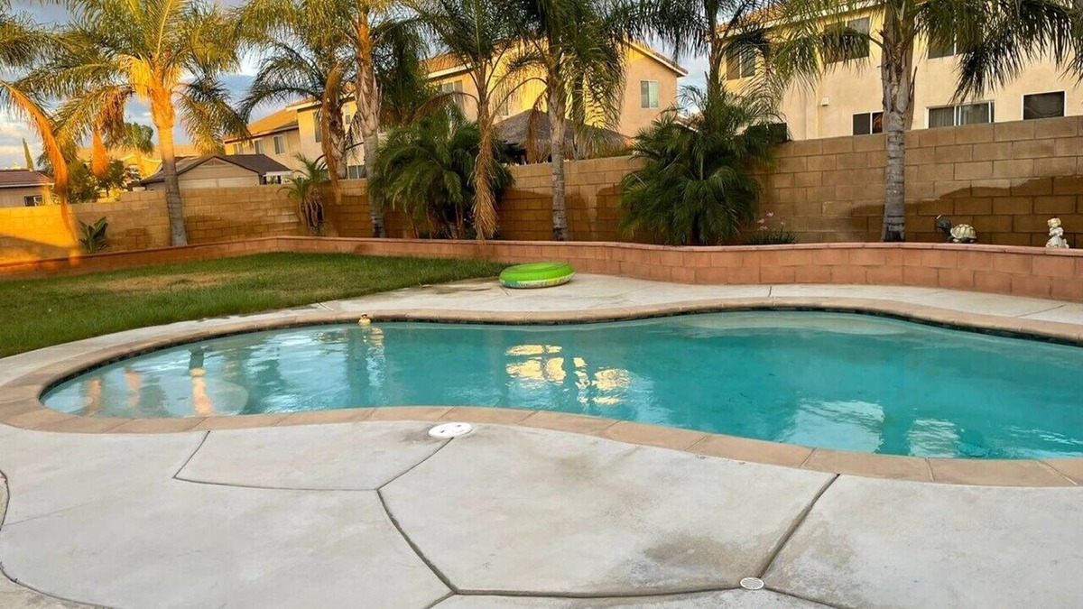 Eastvale House | Elegant Spacious Home with Swimming Pool