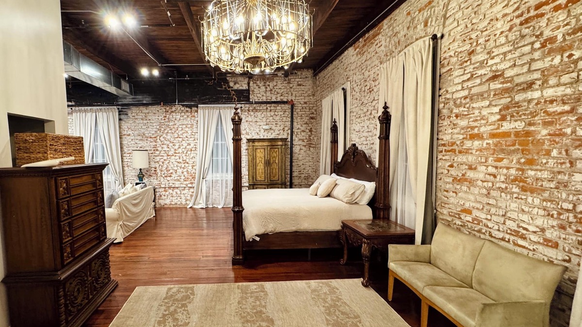 Sunshine Apartment | Elegant studio in Restored Downtown District of Plaquemine