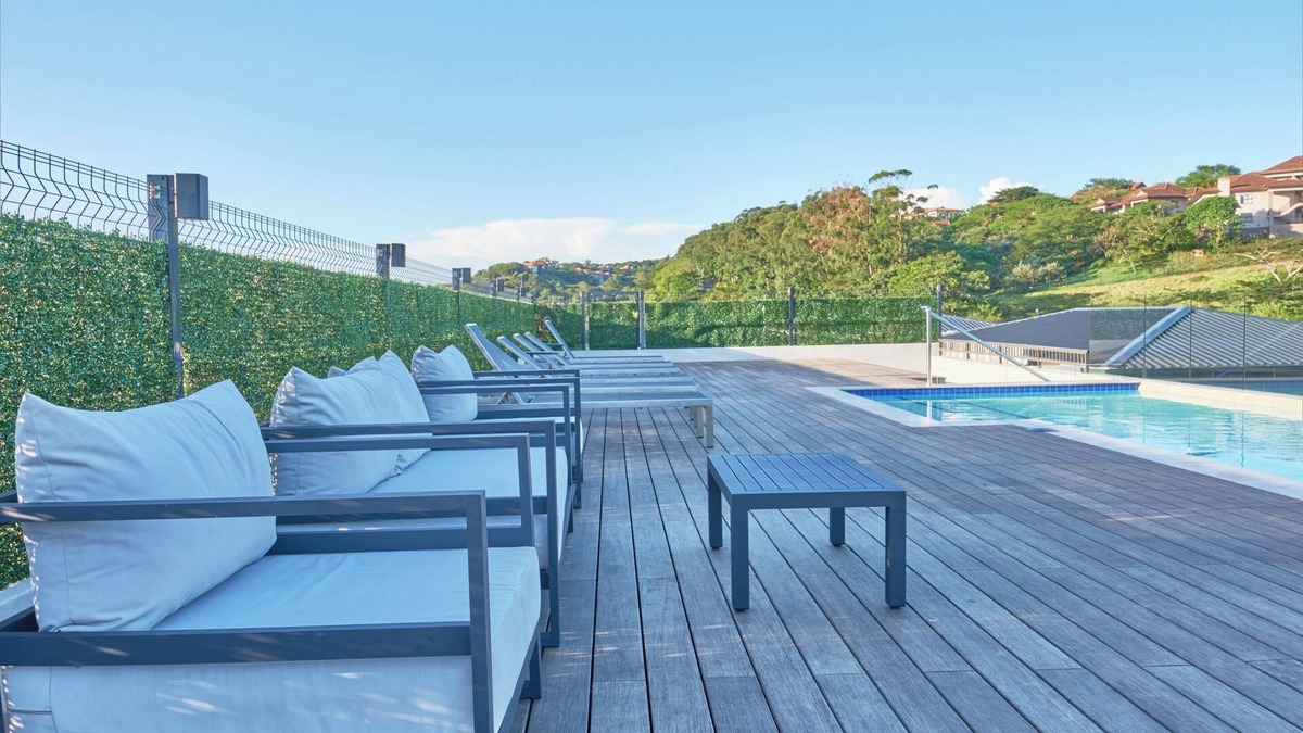 Umhlali Apartment | Elegant Studio Suite in Ballito with Rooftop Pool