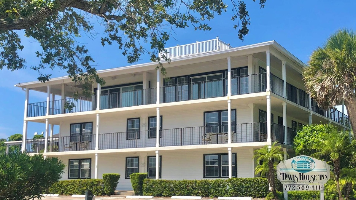 Sebastian Hotel | Elegant Top-Floor Penthouse - 3BR/3BA - Panoramic Views - Boutique Hotel Setting