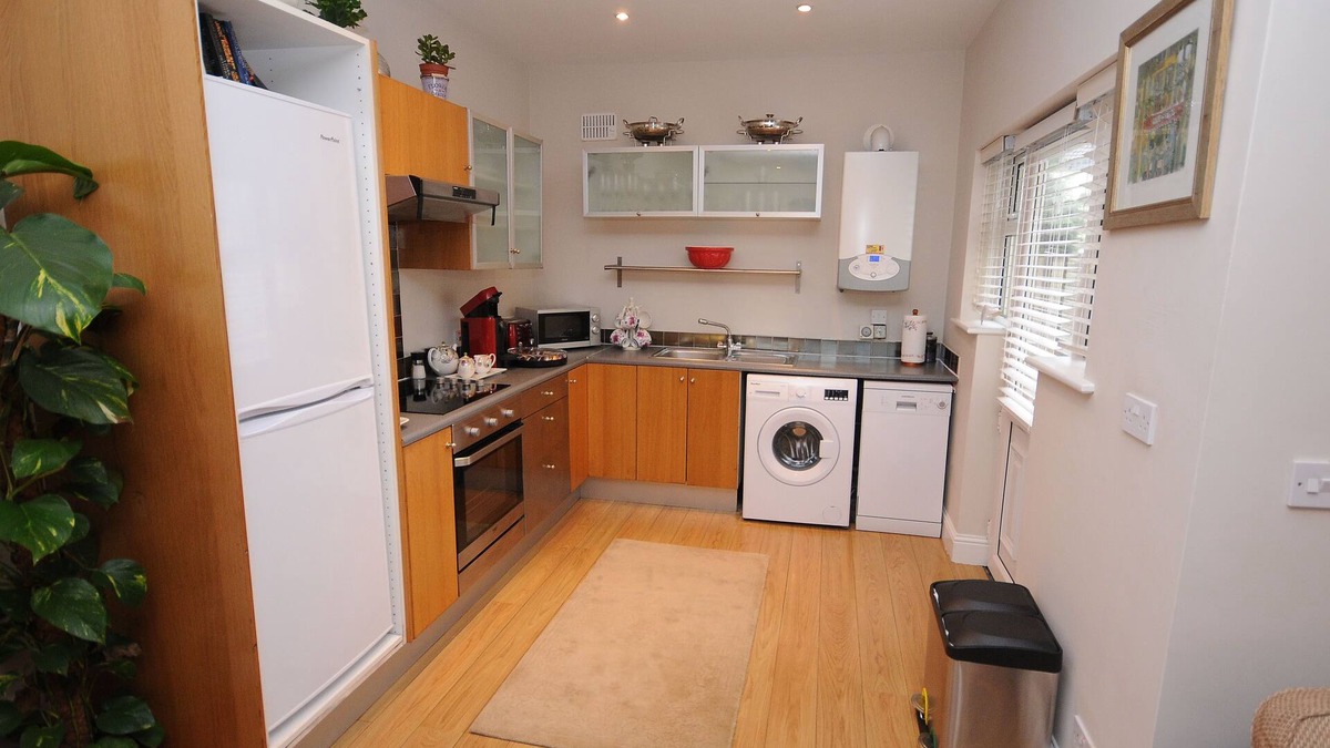Galway City Centre House | Elegant Town House with parking