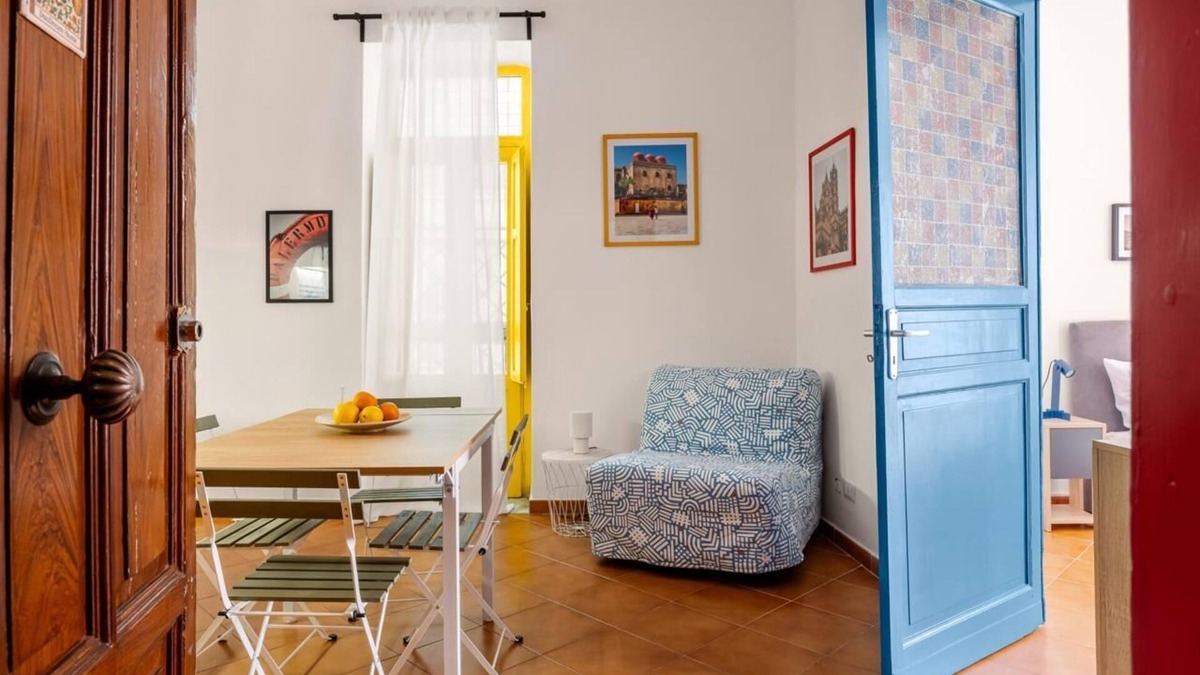 Borgo Vecchio House | [Elegant Two Bedroom Apartment] with Balcony & Suite