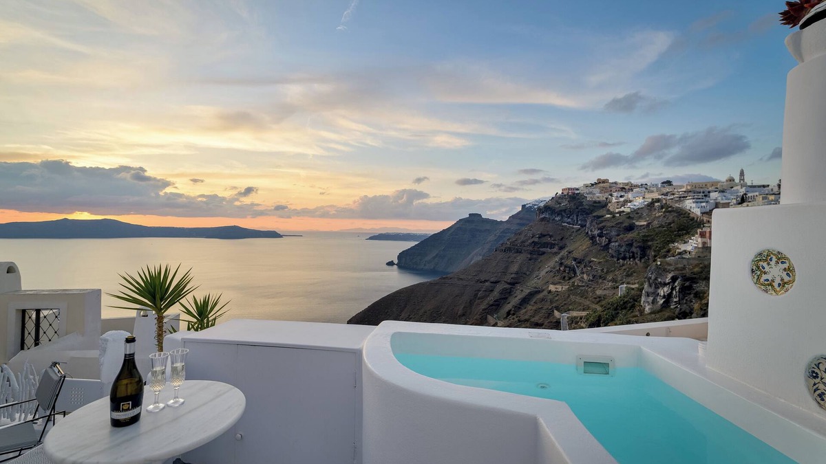 Fira Villa | Elegant two-bedroom duplex with hot tub, Caldera view and swimming pool