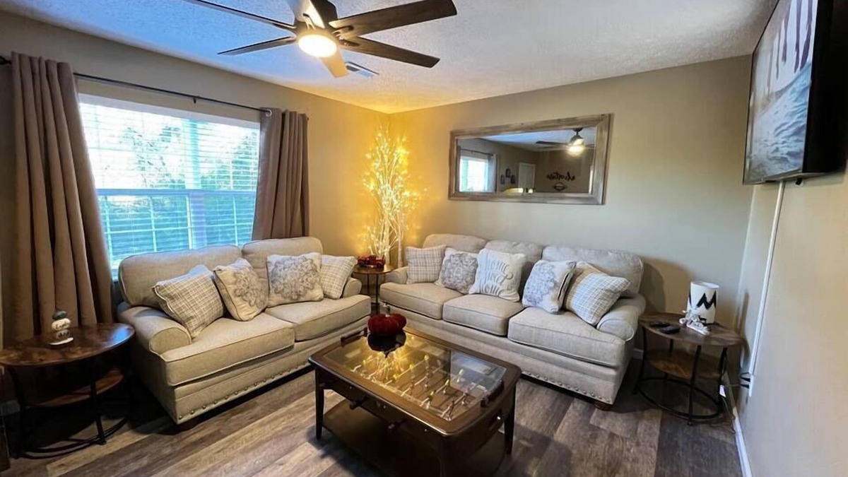 Sevierville House | Elegant Vacation- 2 miles to Dollywood- Arcades & More