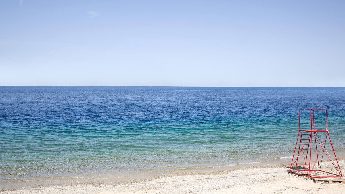 Vittoria Apartment | Elegant vacation apartment with a view of the sea.