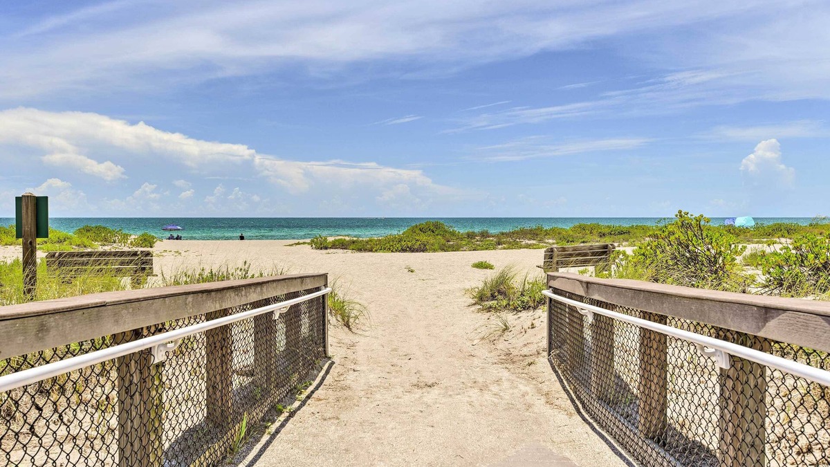 Venice Cottage | Elegant Venice Home w/View - Walk to Beach!