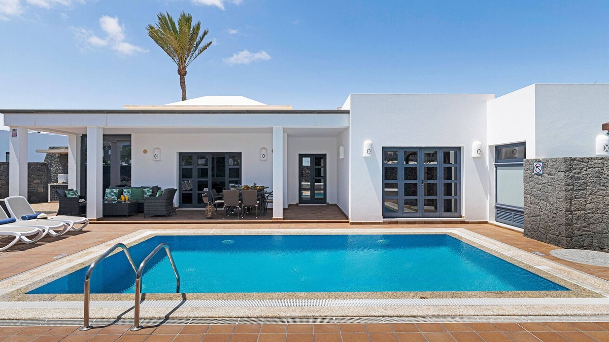 Playa Blanca Villa | Elegant Villa Close to Beach with Pool, Sauna, Whirlpool , Terrace